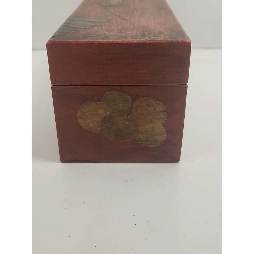 The Unbranded Brand retro wood